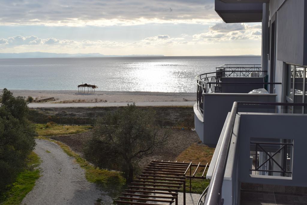 Vila Hadhri Borsh Exteriör bild