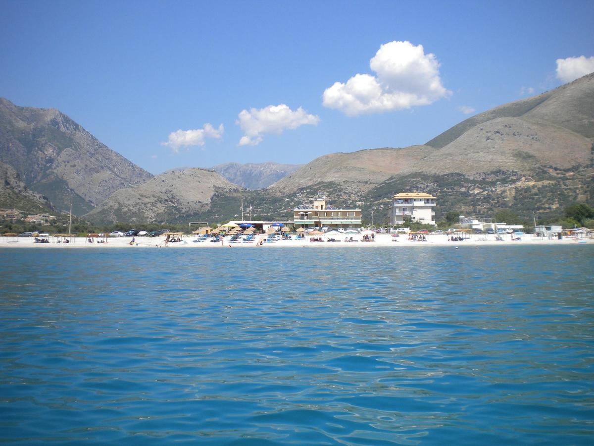 Vila Hadhri Borsh Exteriör bild