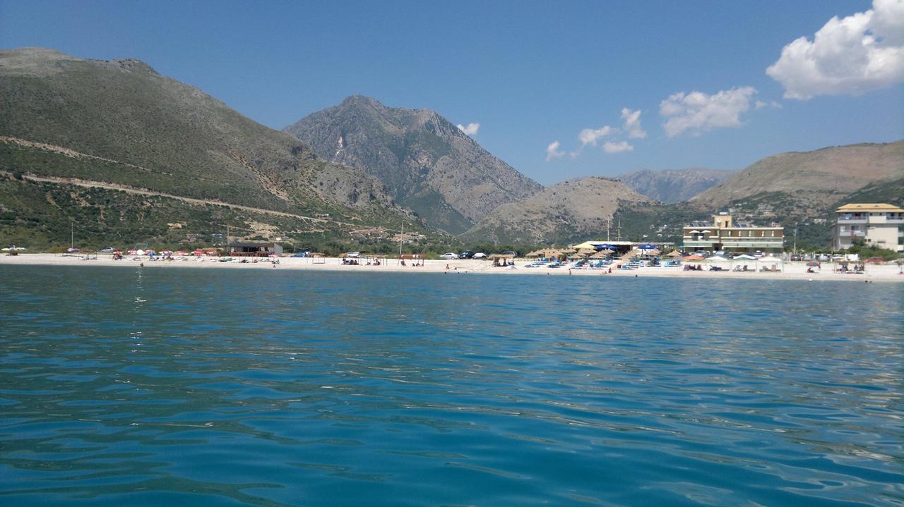 Vila Hadhri Borsh Exteriör bild