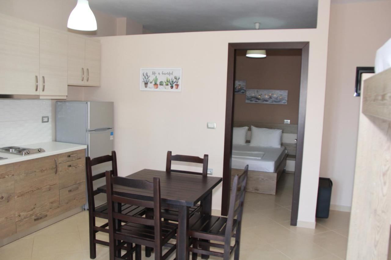 Vila Hadhri Borsh Exteriör bild
